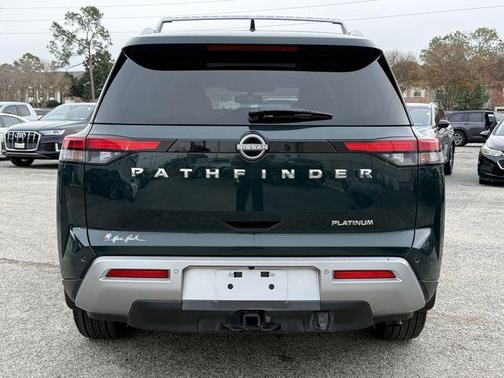 2022 Nissan Pathfinder Platinum 2WD