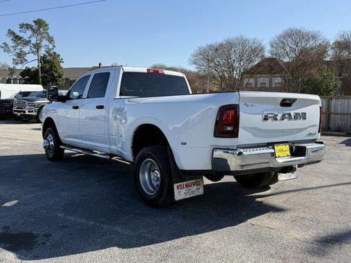 2025 RAM 3500 Tradesman Crew Cab 4x4 8' Box