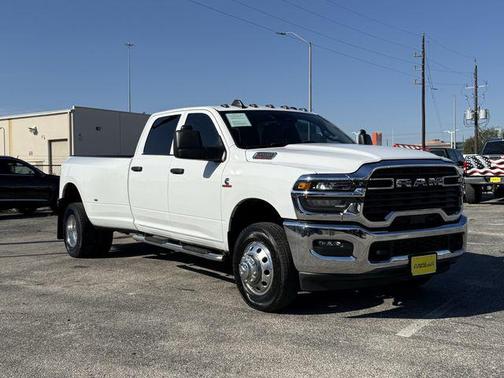 2025 RAM 3500 Tradesman Crew Cab 4x4 8' Box