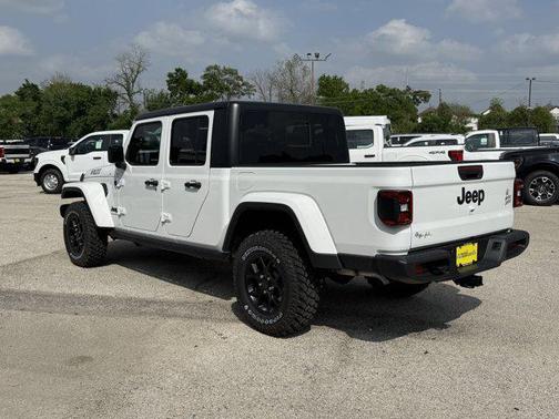 2025 Jeep Gladiator Willys