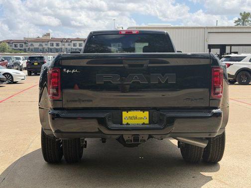 Diamond Black Crystal Pearlcoat 2026 RAM 3500 Lone Star Crew Cab 4x4 8' Box