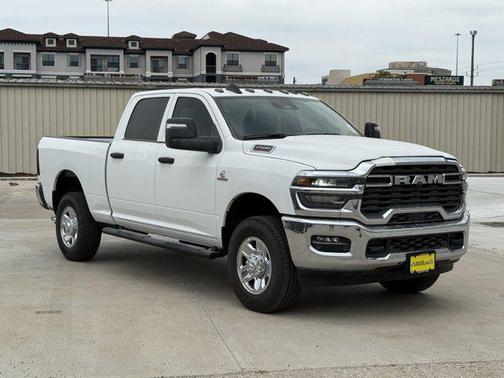 2025 RAM 2500 Tradesman Crew Cab 4x4 6'4' Box