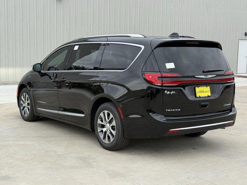 2025 Chrysler Pacifica L