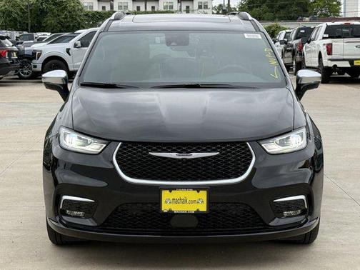 2025 Chrysler Pacifica L