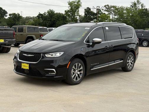 2025 Chrysler Pacifica L
