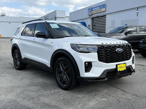 2025 Ford Explorer ST-Line