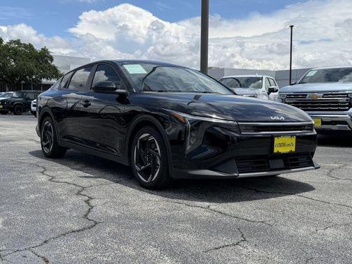 Aurora Black Pearl 2025 Kia K4 EX