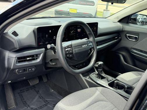 Aurora Black Pearl 2025 Kia K4 EX