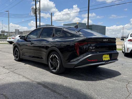 Aurora Black Pearl 2025 Kia K4 EX