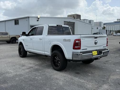 2022 RAM 2500 Laramie Crew Cab 4x4 6'4' Box