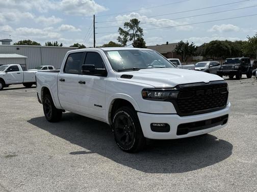 2025 RAM 1500 SLT