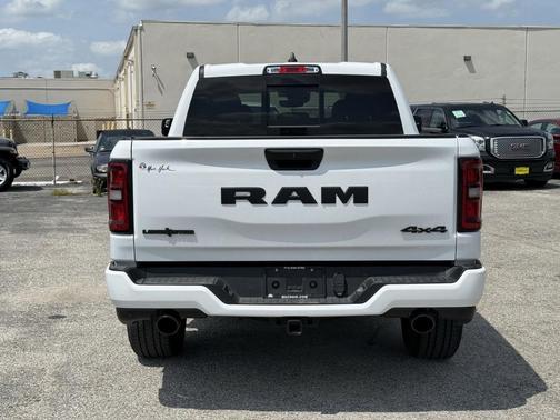 2025 RAM 1500 SLT