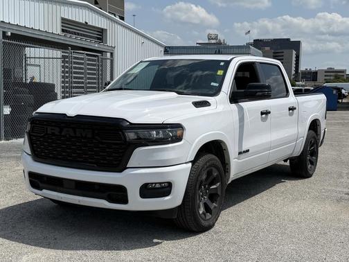 2025 RAM 1500 SLT