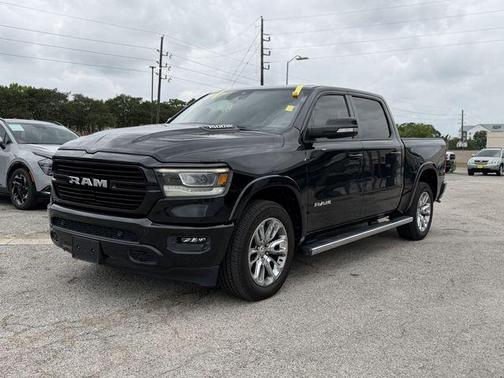 Diamond Black Crystal Pearlcoat 2021 RAM 1500 Laramie