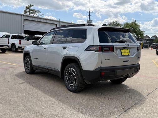 Silver Zynith Clearcoat 2026 Jeep Cherokee Laredo 4x4