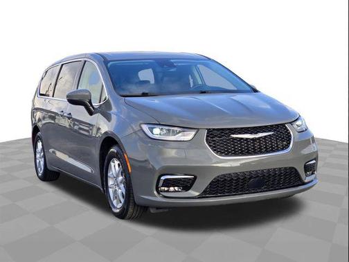 Ceramic Gray Clearcoat 2023 Chrysler Pacifica Touring L