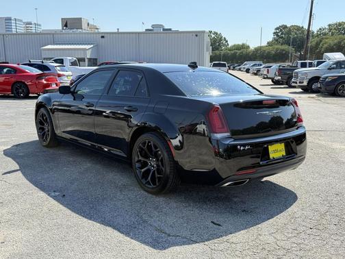2019 Chrysler 300 Touring