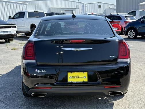 2019 Chrysler 300 Touring