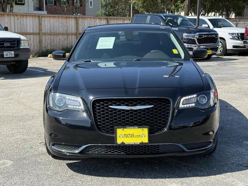 2019 Chrysler 300 Touring