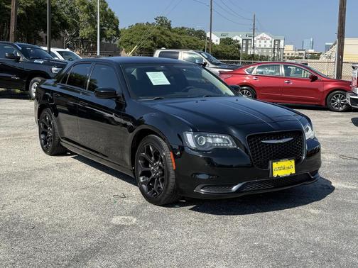 2019 Chrysler 300 Touring