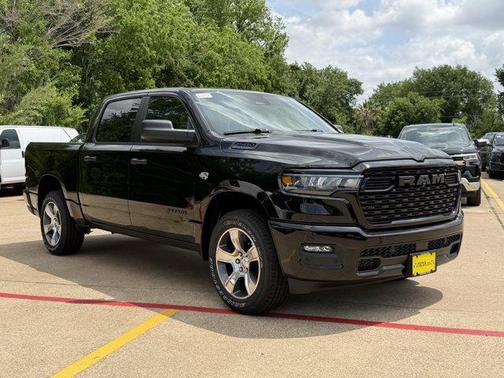 Diamond Black Crystal Pearlcoat 2026 RAM 1500 Express