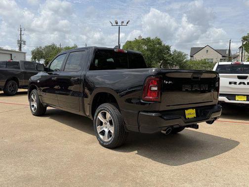 Diamond Black Crystal Pearlcoat 2026 RAM 1500 Express