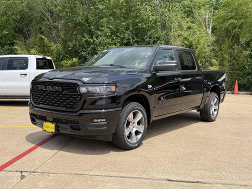 Diamond Black Crystal Pearlcoat 2026 RAM 1500 Express