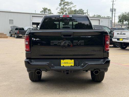 Diamond Black Crystal Pearlcoat 2026 RAM 1500 Express