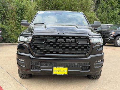 Diamond Black Crystal Pearlcoat 2026 RAM 1500 Express