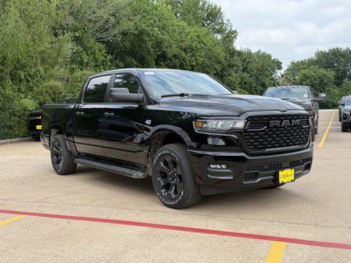 Diamond Black Crystal Pearlcoat 2026 RAM 1500 Express