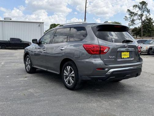 Gun Metallic 2020 Nissan Pathfinder S 2WD