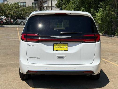 2026 Chrysler Pacifica L