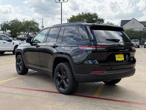 Diamond Black Crystal Pearlcoat 2026 Jeep Grand Cherokee Limited