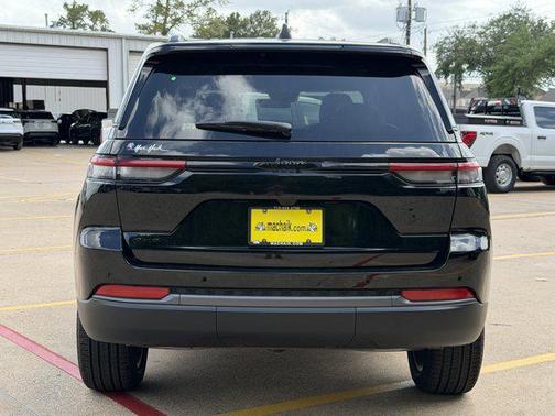 Diamond Black Crystal Pearlcoat 2026 Jeep Grand Cherokee Limited