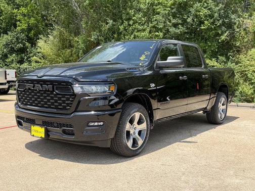 Diamond Black Crystal Pearlcoat 2026 RAM 1500 Express