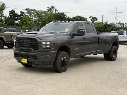 2025 RAM 3500 Laramie Crew Cab 4x4 8' Box