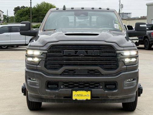 2025 RAM 3500 Laramie Crew Cab 4x4 8' Box
