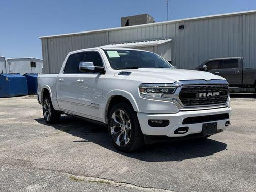 Ivory White Tri-Coat Pearlcoat 2024 RAM 1500 Limited