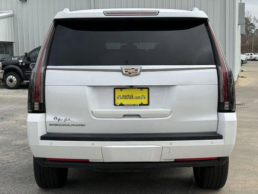 2016 Cadillac Escalade Standard