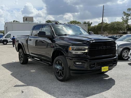 2020 RAM 2500 Laramie Crew Cab 4X4 6'4' Box