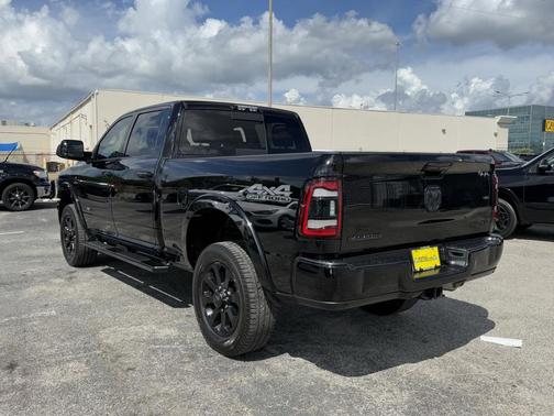 2020 RAM 2500 Laramie Crew Cab 4X4 6'4' Box