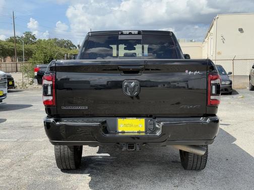 2020 RAM 2500 Laramie Crew Cab 4X4 6'4' Box