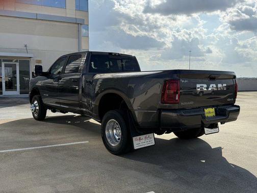 2026 RAM 3500 Laramie Crew Cab 4x4 8' Box
