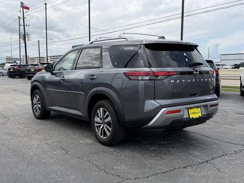 Gun Metallic 2023 Nissan Pathfinder SL FWD