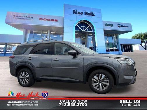 Gun Metallic 2023 Nissan Pathfinder SL FWD