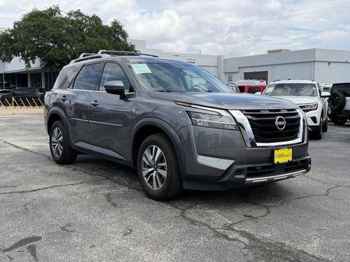 Gun Metallic 2023 Nissan Pathfinder SL FWD