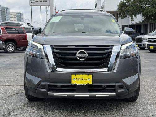 Gun Metallic 2023 Nissan Pathfinder SL FWD