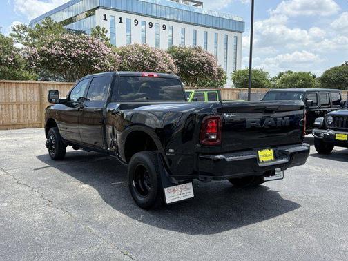 2025 RAM 3500 Lone Star Crew Cab 4x4 8' Box