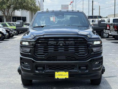 2025 RAM 3500 Lone Star Crew Cab 4x4 8' Box