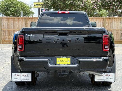 2025 RAM 3500 Lone Star Crew Cab 4x4 8' Box